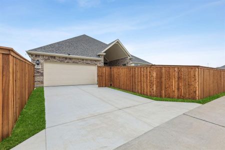 New construction Single-Family house 1012 Desert Rose Lane, Crowley, TX 76036 Marlow- photo 31 31