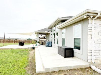 New construction Single-Family house 129 W Medium Meadow Dr, Lytle, TX 78052 - photo 7 7