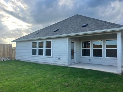 New construction Single-Family house 109 Crow Valley Dr, Jarrell, TX 76537 Landmark Series - Paramount- photo 10 10