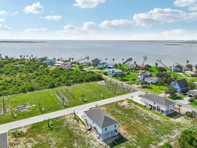 New construction Single-Family house 1335 Sapphire Palms Court, San Leon, TX 77539 - photo 16 16