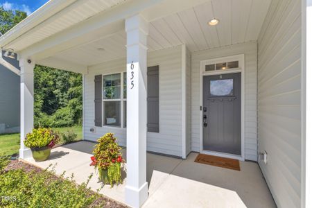 New construction Single-Family house 635 Hampton Crest Court, Fuquay Varina, NC 27526 - photo 3 3