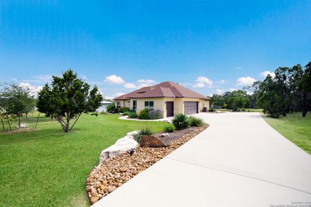 New construction Single-Family house 1242 Game Trl, New Braunfels, TX 78132 - photo 2 2