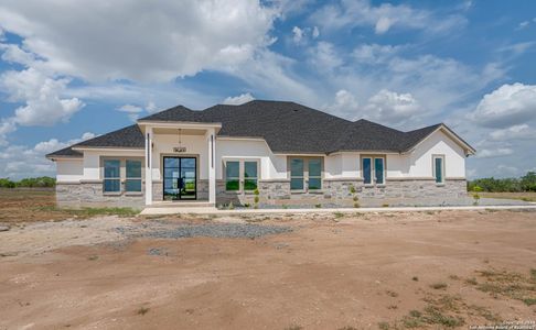 New construction Single-Family house 117 Hidden Hills, Floresville, TX 78114 - photo 0