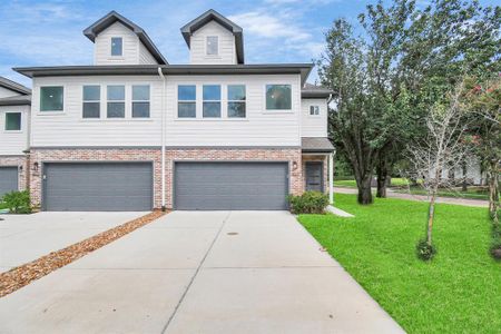 New construction Townhouse house 3806 Lakewood Drive, Montgomery, TX 77356 - photo 0