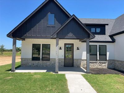 View of front of home featuring a front yard