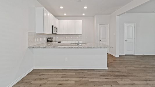 New construction Single-Family house 5600 Shore Point Trail, Fort Worth, TX 76119 - photo 7 7