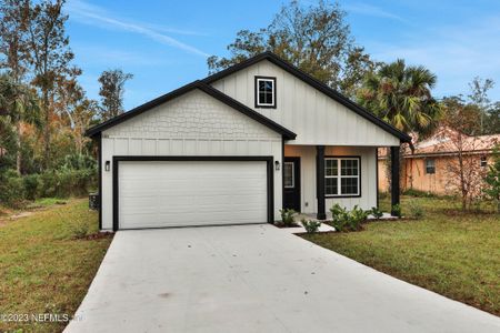 New construction Single-Family house 585 N Pine Avenue, Green Cove Springs, FL 32043 - photo 3 3
