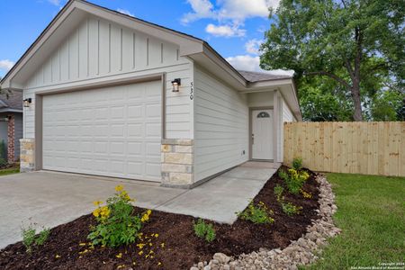 New construction Single-Family house 530 W Byrd Blvd, Universal City, TX 78148 - photo 0 0