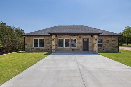 New construction Single-Family house 801 Comanche Cove Drive, Granbury, TX 76048 - photo 1 1