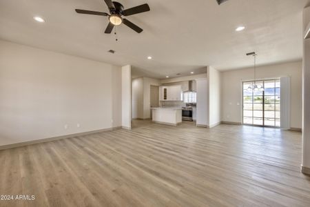 New construction Single-Family house 12926 S 218Th Avenue, Buckeye, AZ 85326 - photo 4 4