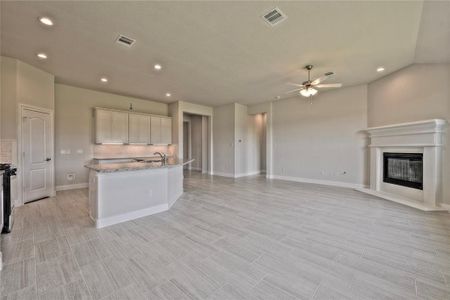 New construction Single-Family house 12019 Champions Forest Drive, Mont Belvieu, TX 77535 - photo 9 9