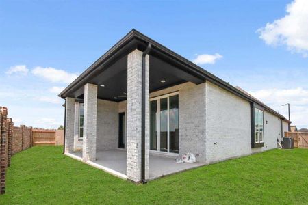 Large Covered Patio with gas line for grill