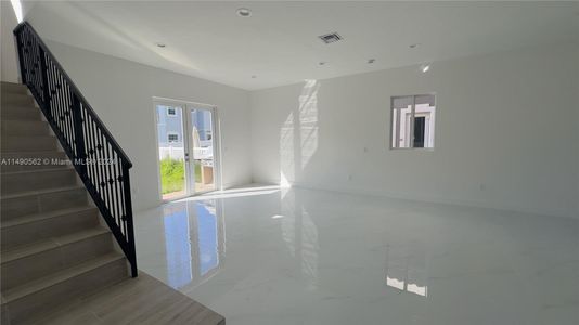 New construction Single-Family house 3562 Forest View Circle, Fort Lauderdale, FL 33312 - photo 45 45