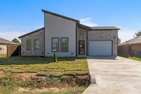 New construction Single-Family house 308 Windjammer Road, Gun Barrel City, TX 75156 - photo 0