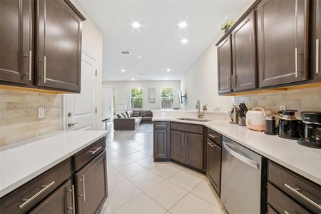 New construction Townhouse house 4154 Greenway Dr, Hollywood, FL 33021 - photo 5 5