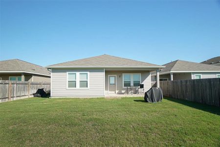 New construction Single-Family house 401 Wren Ln, Kyle, TX 78640 - photo 16 16