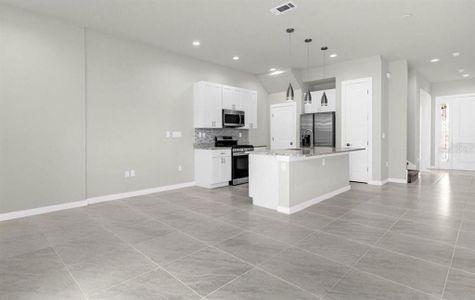 New construction Townhouse house 7514 Sunflower Circle, Kissimmee, FL 34747 - photo 5 5