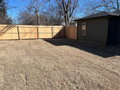 New construction Single-Family house 410 S 2Nd Street, Bonham, TX 75418 - photo 6 6