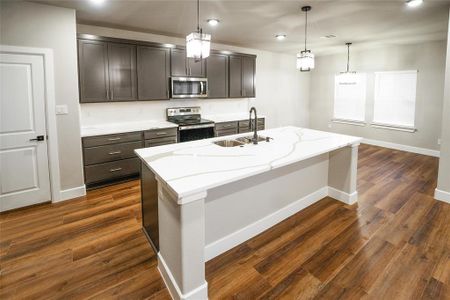 New construction Single-Family house 4556 Luzon Street, Dallas, TX 75216 - photo 4 4