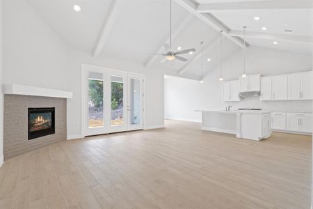 Open Concept floorplan valted ceiling