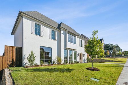 View of front of home featuring a front lawn