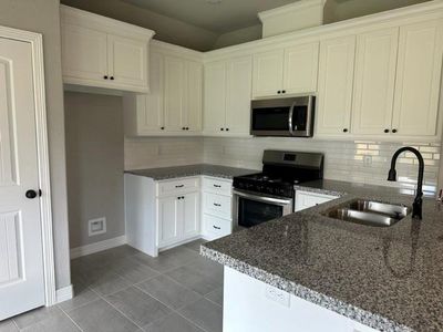 New construction Single-Family house 340 Yorktown Ave, Clute, TX 77531 - photo 3 3