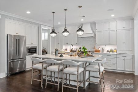 Awesome Kitchen with lScullery or Butler's pantry