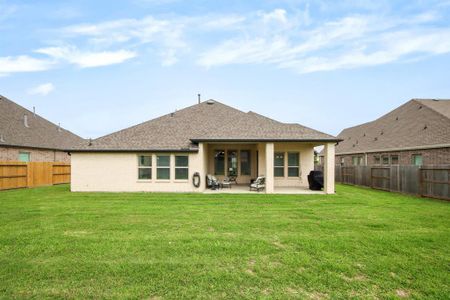 New construction Single-Family house 11822 Oakwood Drive, Mont Belvieu, TX 77535 Walden- photo 29 29