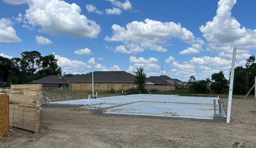 New construction Single-Family house 5 Greenbriar Loop, Angleton, TX 77515 - photo 1