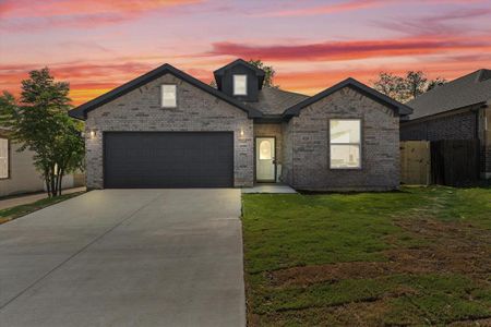 New construction Single-Family house 828 E Arlington Avenue, Fort Worth, TX 76104 - photo 0