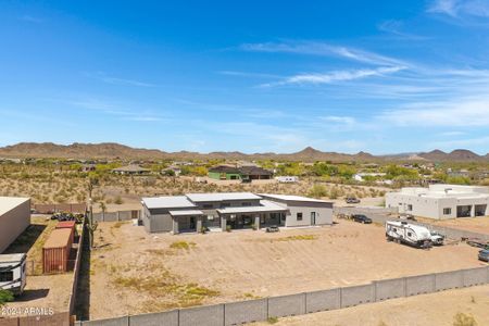 New construction Single-Family house 15325 W Desert Vista Trail, Surprise, AZ 85387 - photo 19 19