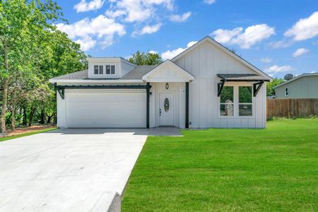 New construction Single-Family house 3233 Brazos River Dr, Granbury, TX 76048 - photo 0