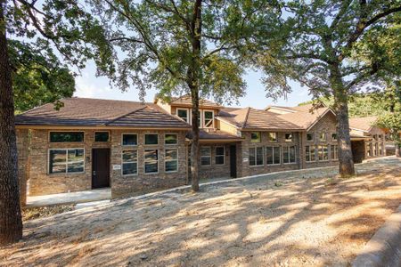 New construction Townhouse house 5919 Chimney Wood Circle Fort, Fort Worth, TX 76112 - photo 0