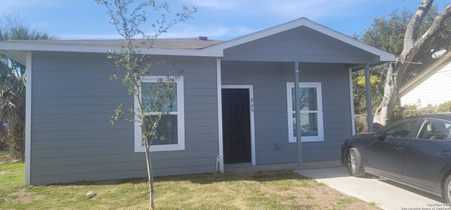 New construction Single-Family house 825 S San Eduardo Ave, San Antonio, TX 78237 - photo 2 2