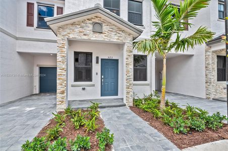 New construction Townhouse house 523 Sw 19Th Ter, Fort Lauderdale, FL 33312 - photo