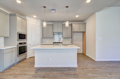 New construction Single-Family house 2014 Chelsea Grove, New Braunfels, TX 78130 Enclave Series - Capri- photo 3 3
