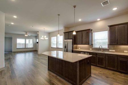 New construction Single-Family house 4609 Beaver Creek Drive, Arlington, TX 76005 - photo 5 5