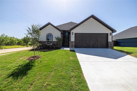 New construction Single-Family house 214 Clover Circle, Weatherford, TX 76086 - photo 1 1