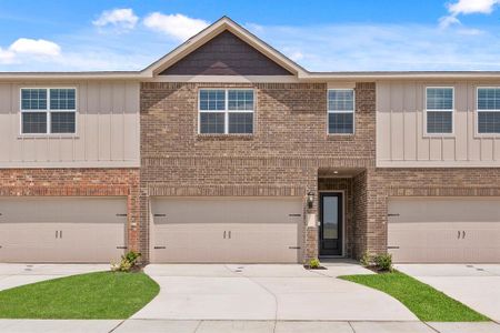 New construction Townhouse house 461 Mb'S Way, Pilot Point, TX 76258 - photo 0