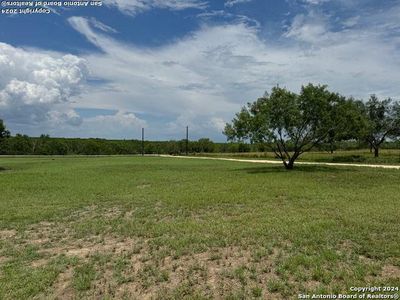 New construction Single-Family house 1110 Atascosa County Road 101, Floresville, TX 78114 - photo 36 36