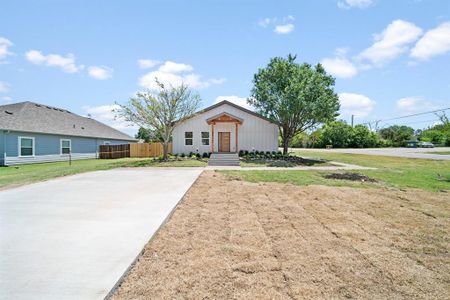 New construction Single-Family house 206 S Beach Street, Venus, TX 76084 - photo 0