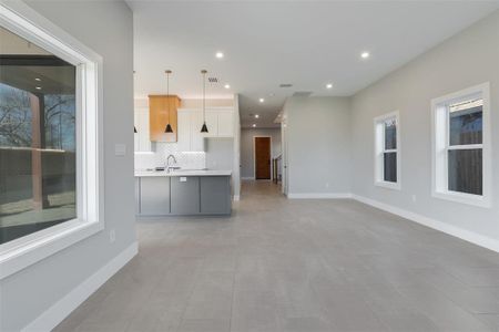 New construction Single-Family house 1221 E Broadway Avenue, Fort Worth, TX 76104 - photo 9 9