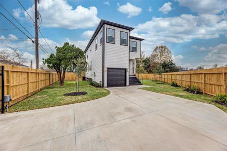 New construction Single-Family house 3725 Easy Street, Houston, TX 77026 - photo 0 0