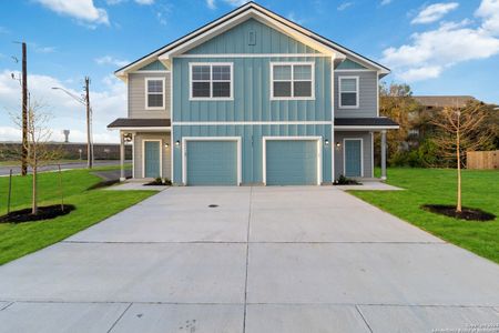 New construction Multi-Family house 8339 Runner Ridge, San Antonio, TX 78249 - photo 0