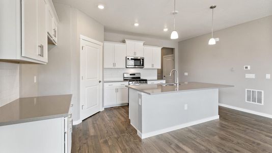 New construction Single-Family house 4635 Antler Court, Johnstown, CO 80534 CHATHAM- photo 10 10