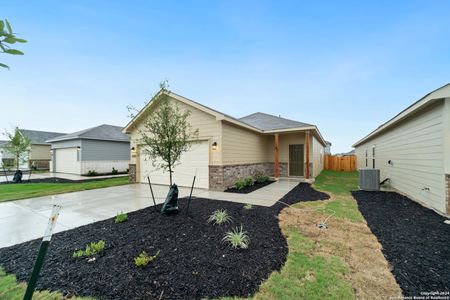New construction Single-Family house 1220 Whitneyway Ln, New Braunfels, TX 78130 - photo 0 0