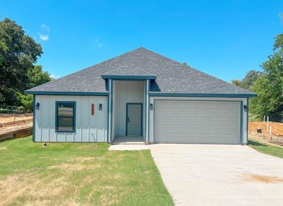 New construction Single-Family house 427 E Munson Street, Denison, TX 75021 - photo 0