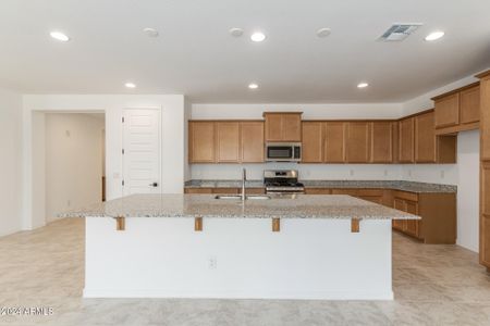 New construction Single-Family house 13988 W Mariposa Grande, Surprise, AZ 85387 Plan 55-RMRV2- photo 16 16