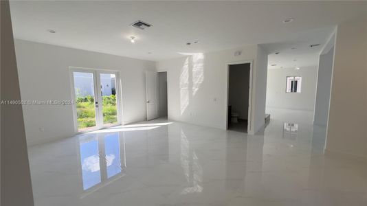 New construction Single-Family house 3562 Forest View Circle, Fort Lauderdale, FL 33312 - photo 40 40
