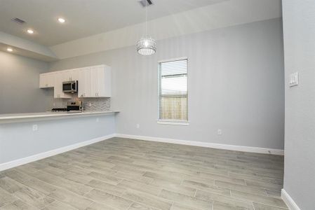New construction Single-Family house 8105 Saint Louis Street, Houston, TX 77028 - photo 8 8